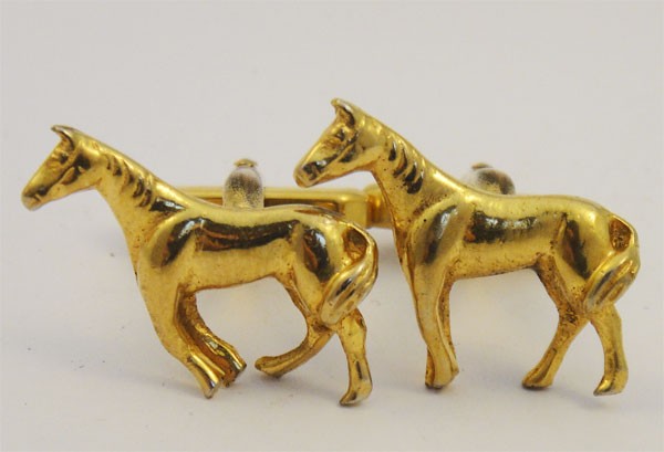 Boutons De Manchette Vintage Dorés - Motif Têtes De Chevaux - En Très Bon état, Jamais Portés